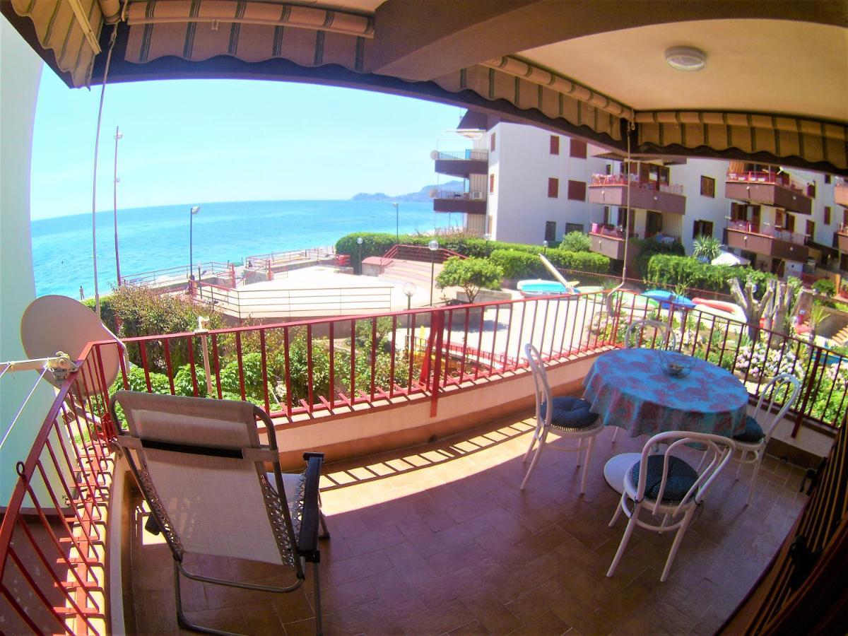 Sea Beach Taormina Apartment Letojanni Exteriör bild