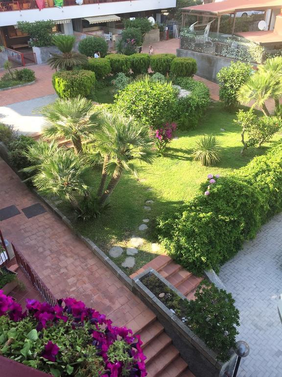 Sea Beach Taormina Apartment Letojanni Exteriör bild
