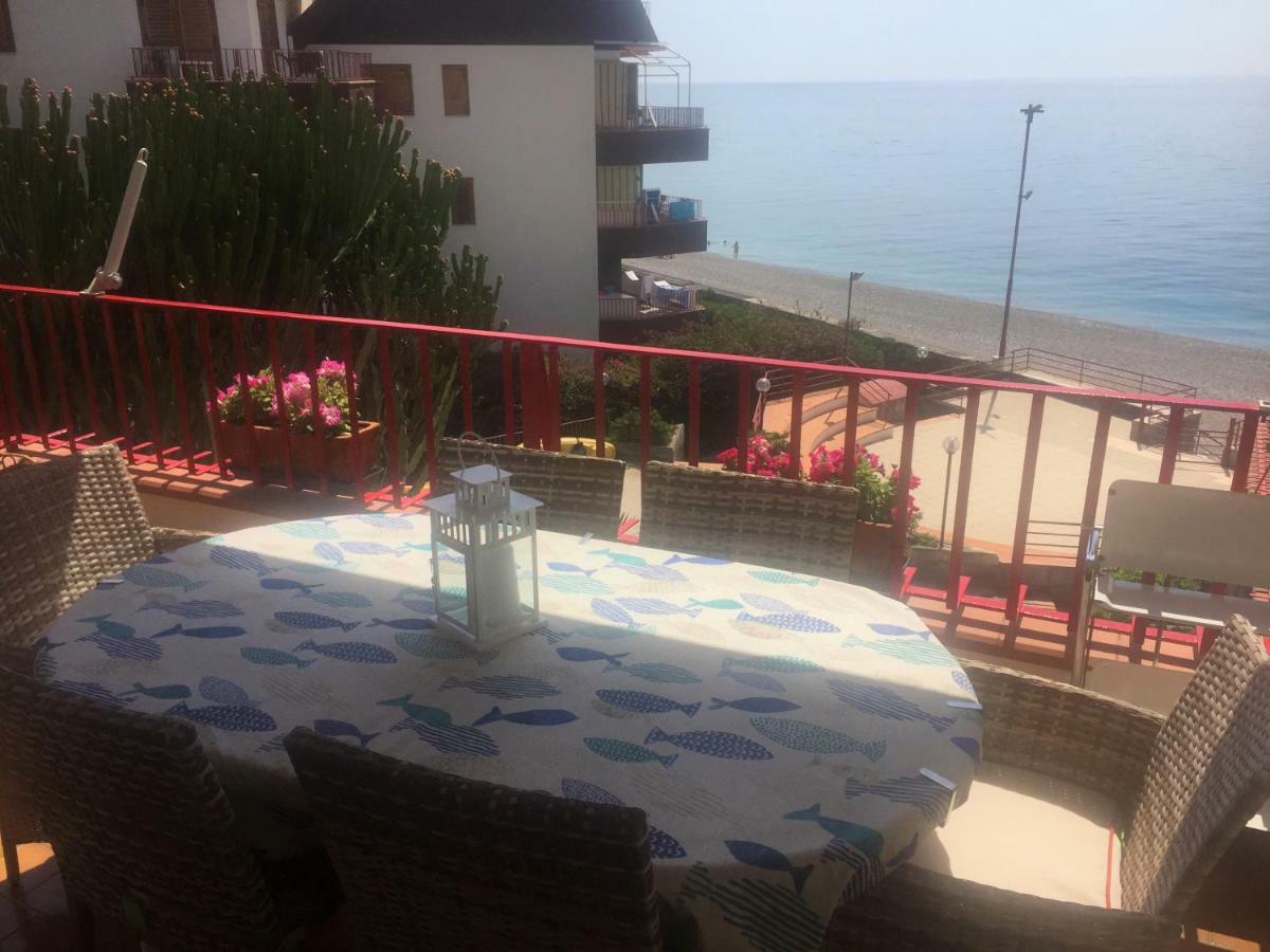Sea Beach Taormina Apartment Letojanni Exteriör bild